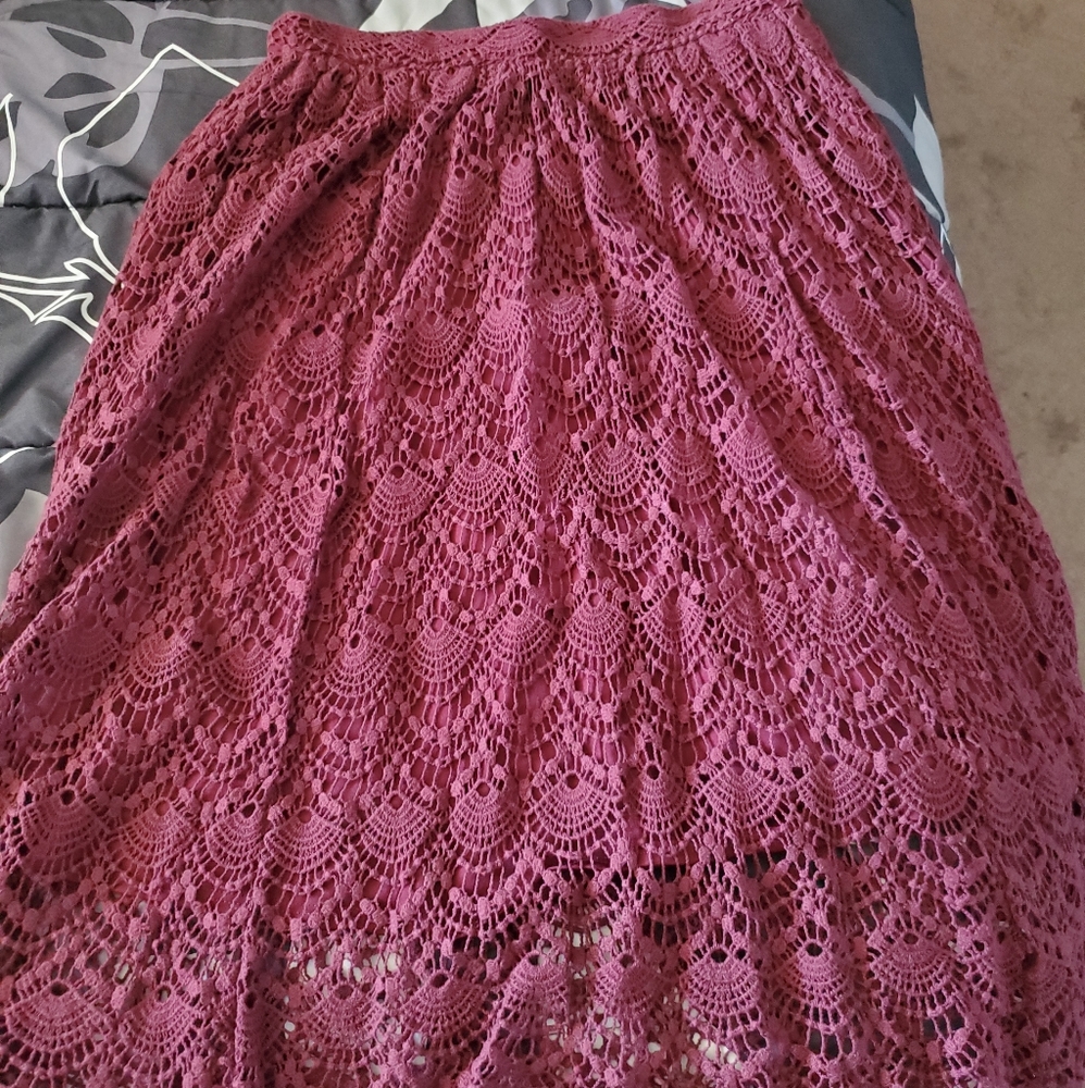 Burgundy High waisted lacy skirt